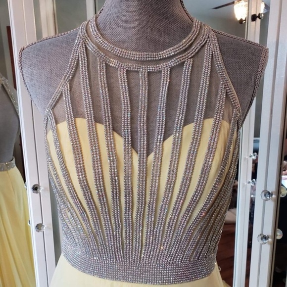 💥2 Day Sale💥 NWT Buttercup Open Back Stunning Gala Gown TTNY - Picture 5 of 6